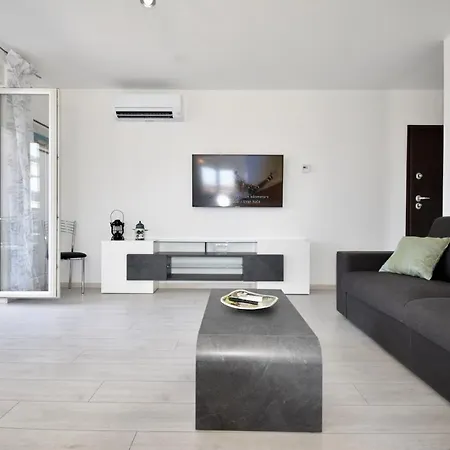 City View Apartment With 2 Bedrooms Apartmán Pula