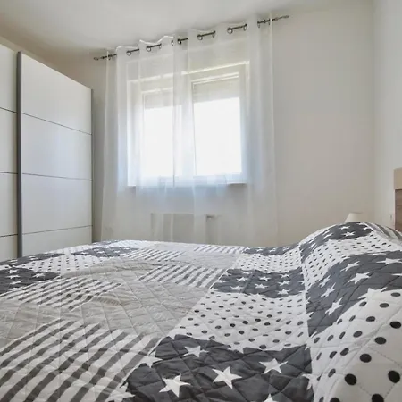 City View Apartment With 2 Bedrooms Apartmán *