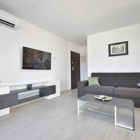 City View Apartment With 2 Bedrooms *